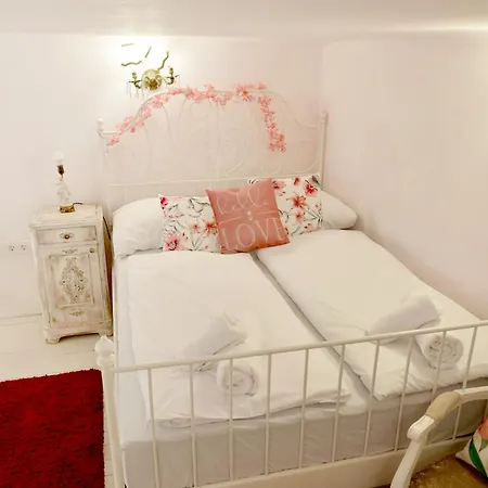 Stylish Vintage Glam Apartament *