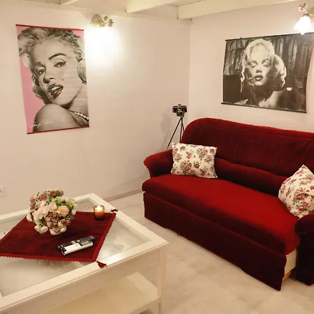Stylish Vintage Glam Daire Budapeşte